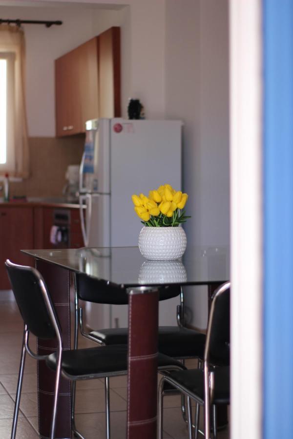 Zafeiris Apartments Livadia  Bagian luar foto