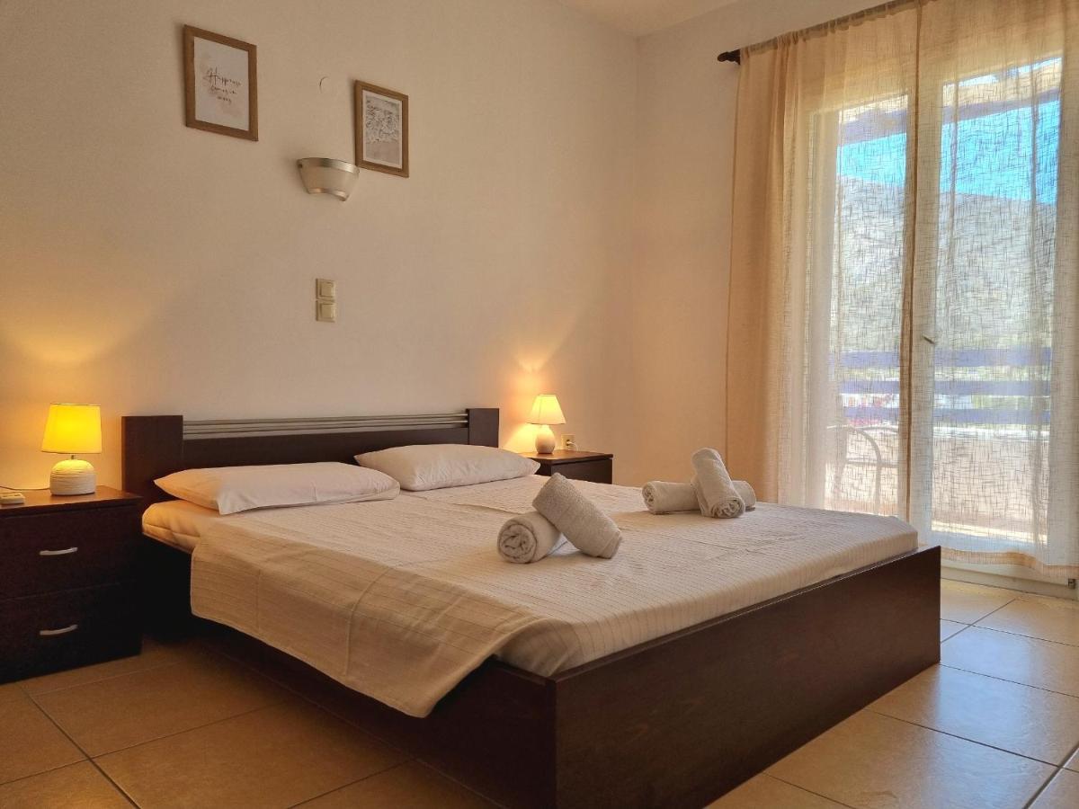 Zafeiris Apartments Livadia  Bagian luar foto
