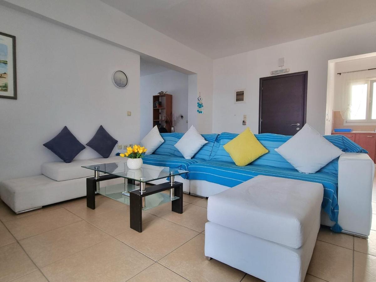 Zafeiris Apartments Livadia  Bagian luar foto